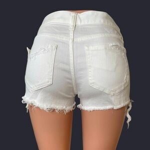 Express White Low-Rise Distressed Shortie Shorts | Size 6 🤍✨